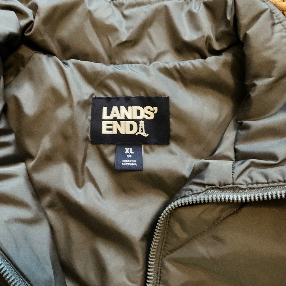 LANDS END - Picture 3 of 5